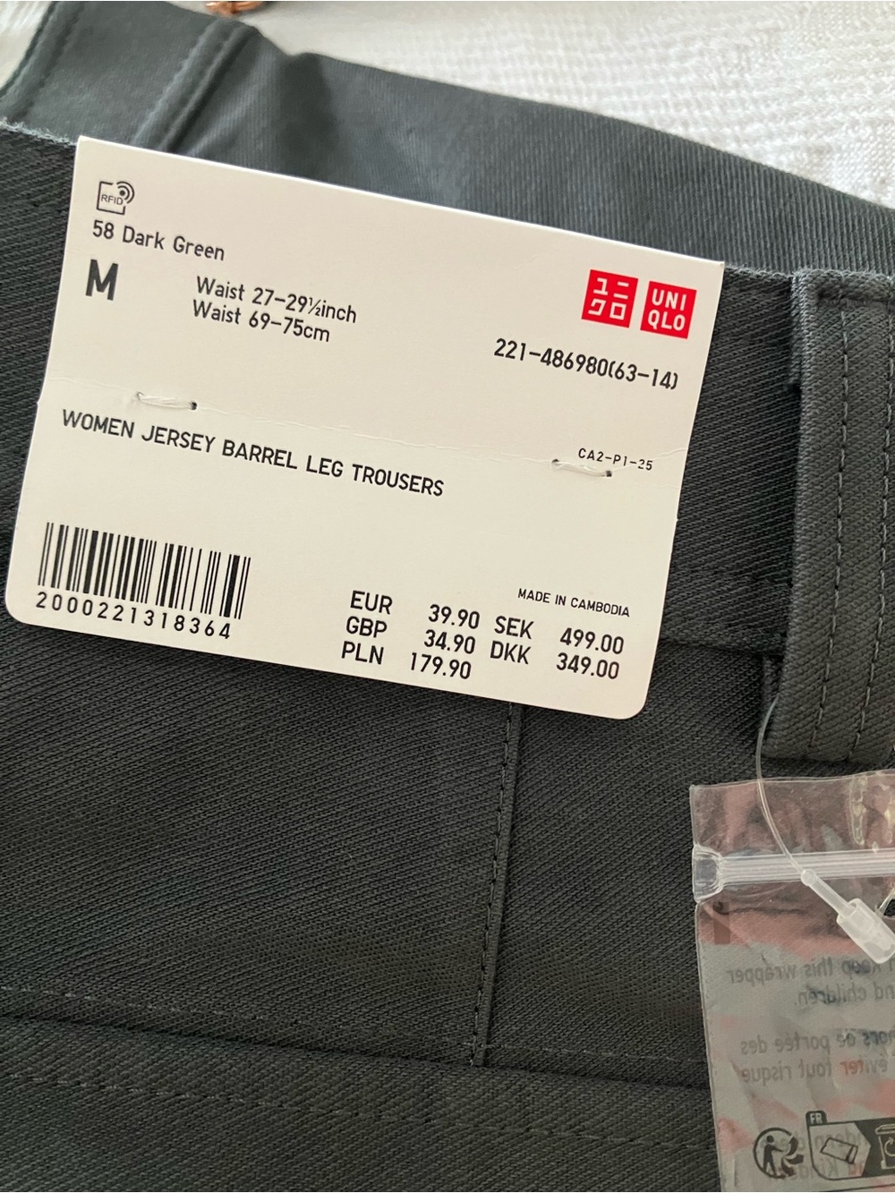 Uniqlo Black Wide-Leg Dress Pants - Picture 3 of 3